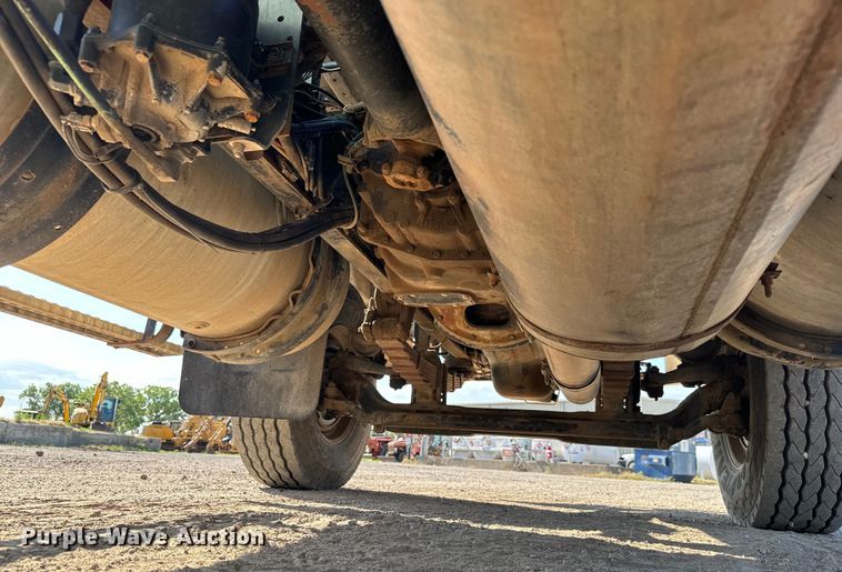 image for item NL9937 1996 Volvo  tank truck