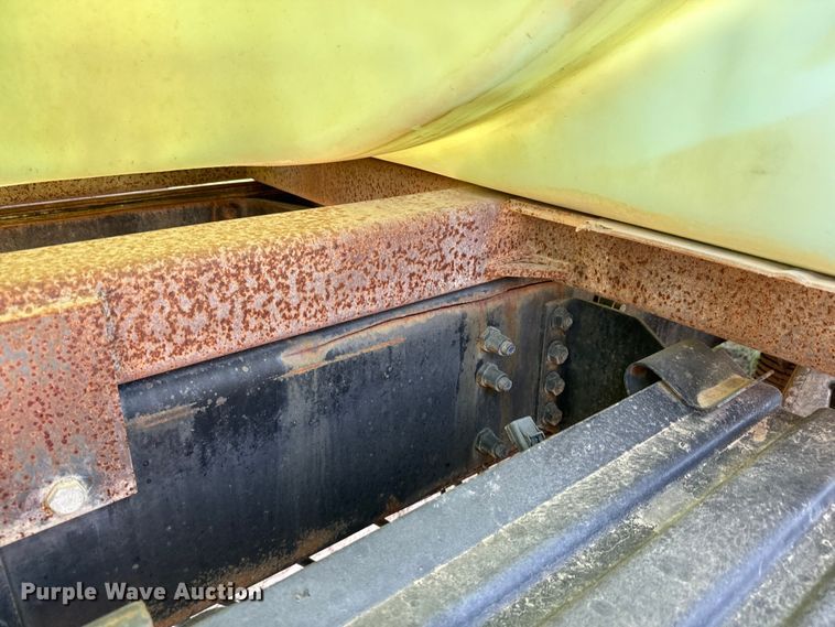 image for item NL9937 1996 Volvo  tank truck