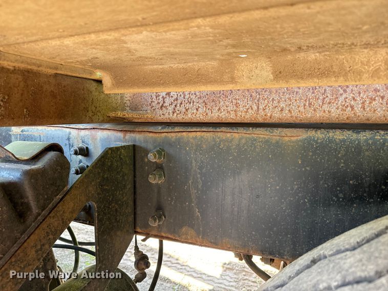 image for item NL9937 1996 Volvo  tank truck