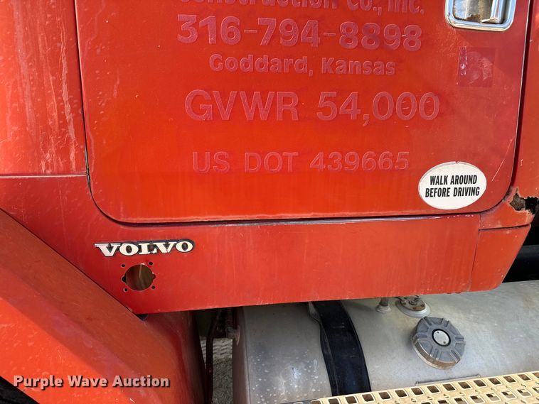 image for item NL9937 1996 Volvo  tank truck