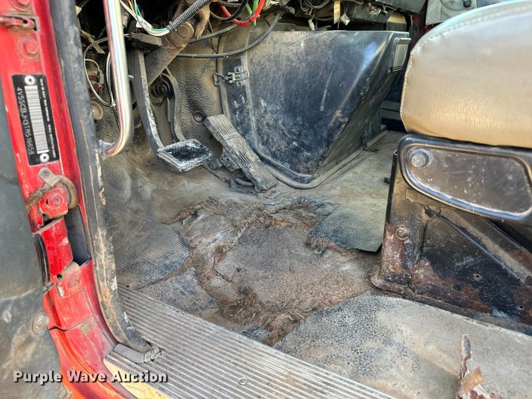 image for item NL9937 1996 Volvo  tank truck