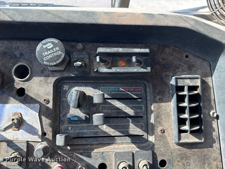 image for item NL9937 1996 Volvo  tank truck