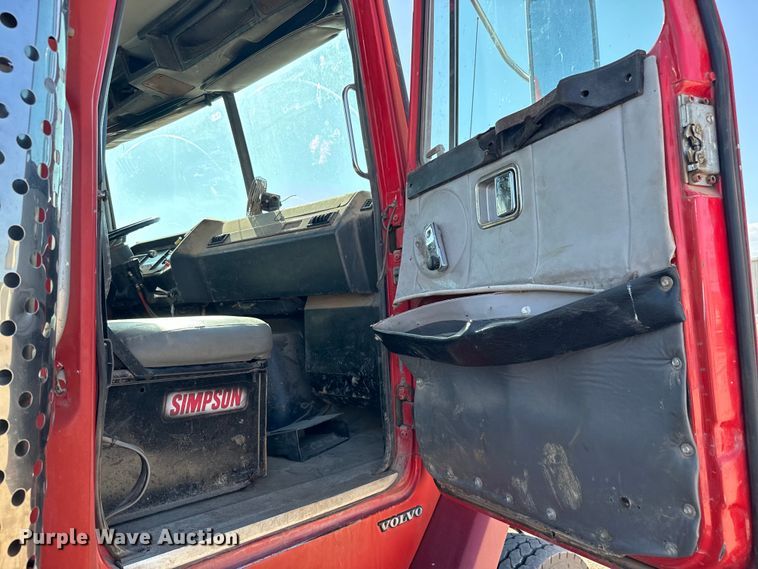 image for item NL9937 1996 Volvo  tank truck