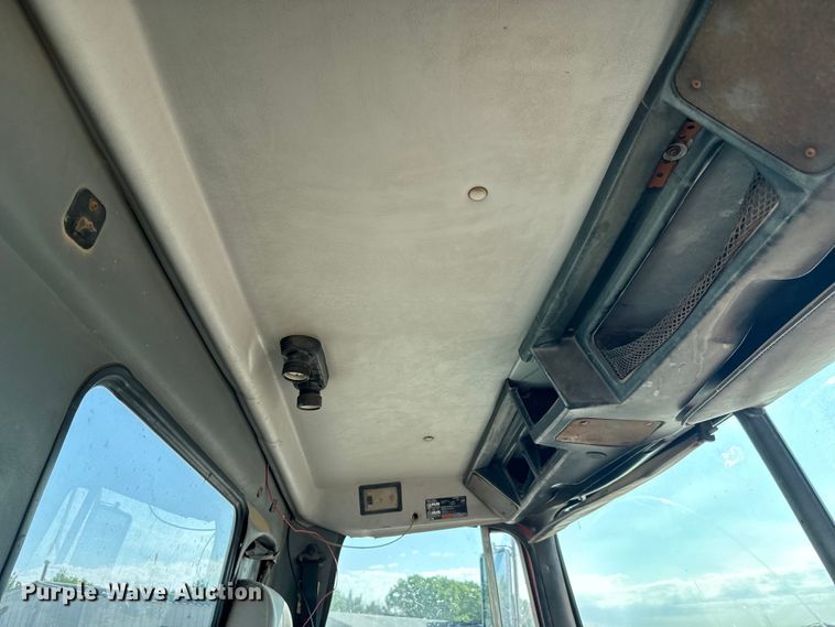 image for item NL9937 1996 Volvo  tank truck