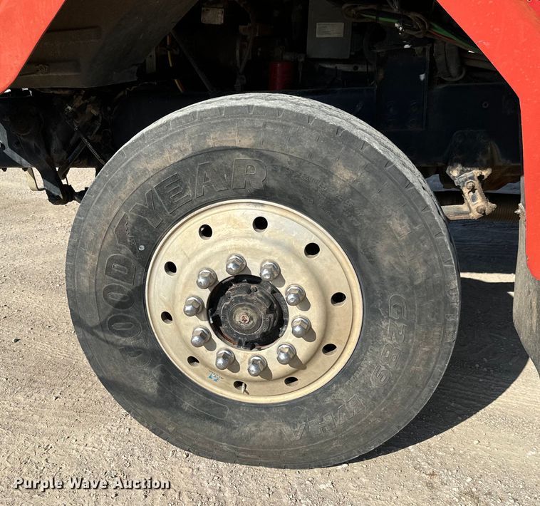 image for item NL9937 1996 Volvo  tank truck