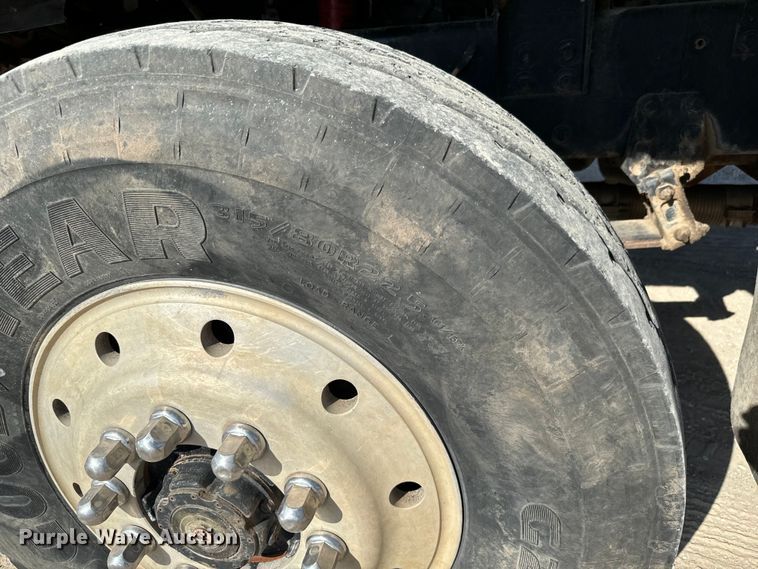 image for item NL9937 1996 Volvo  tank truck