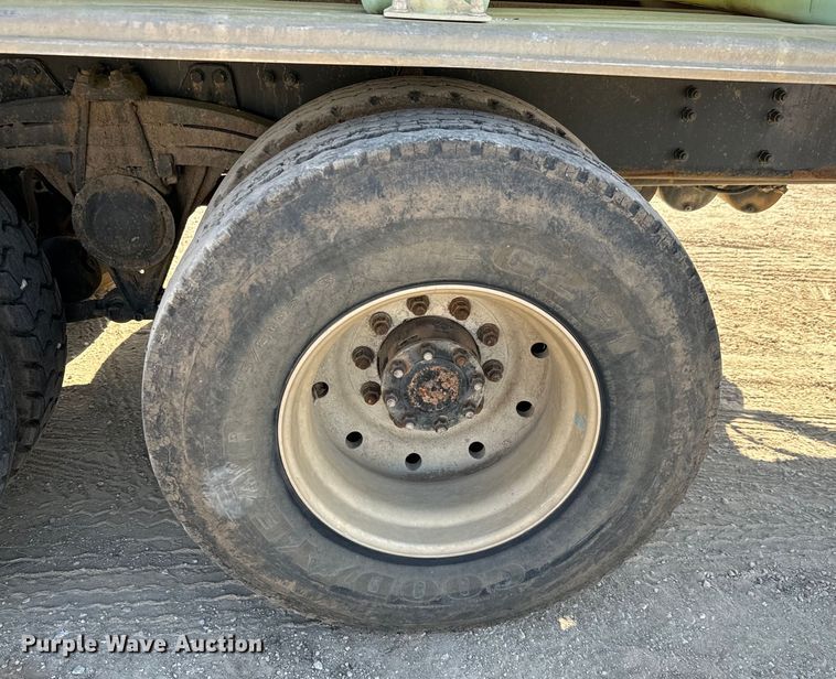 image for item NL9937 1996 Volvo  tank truck