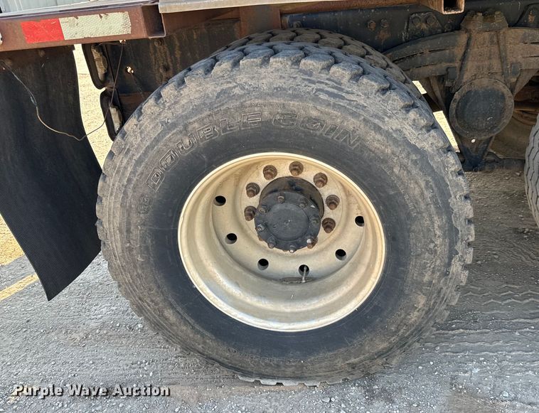 image for item NL9937 1996 Volvo  tank truck