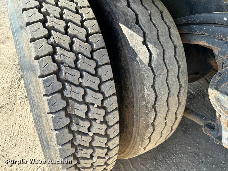 image for item NL9937 1996 Volvo  tank truck