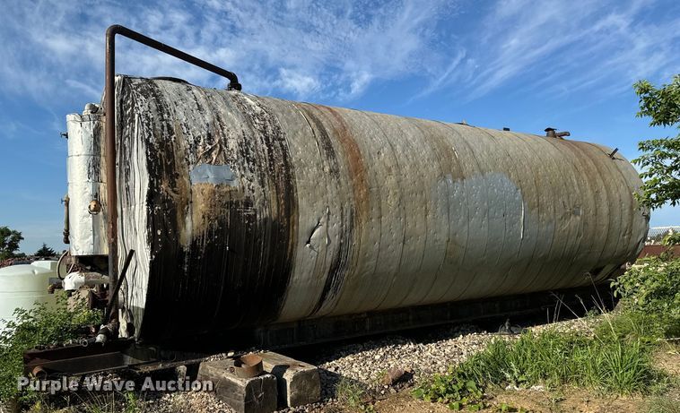 image for item NL9943 Liquid asphalt tank