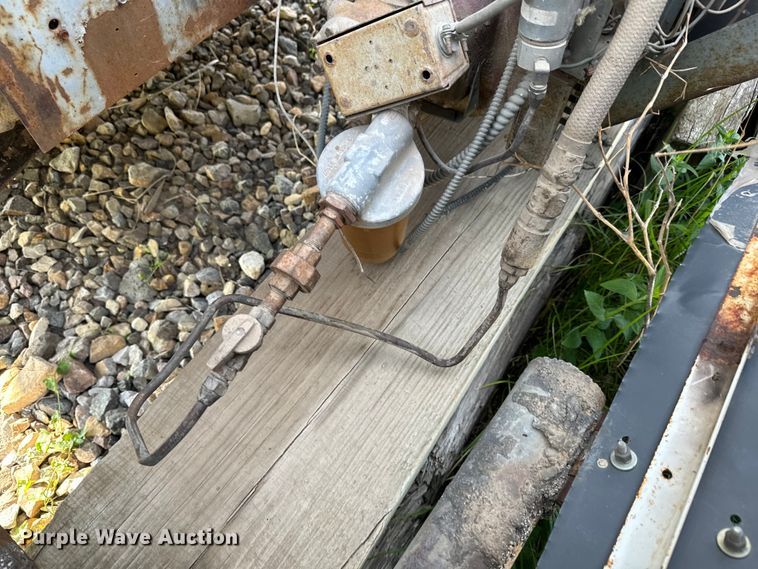 image for item NL9943 Liquid asphalt tank