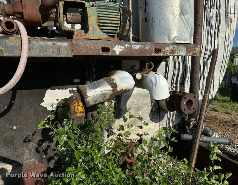 image for item NL9943 Liquid asphalt tank