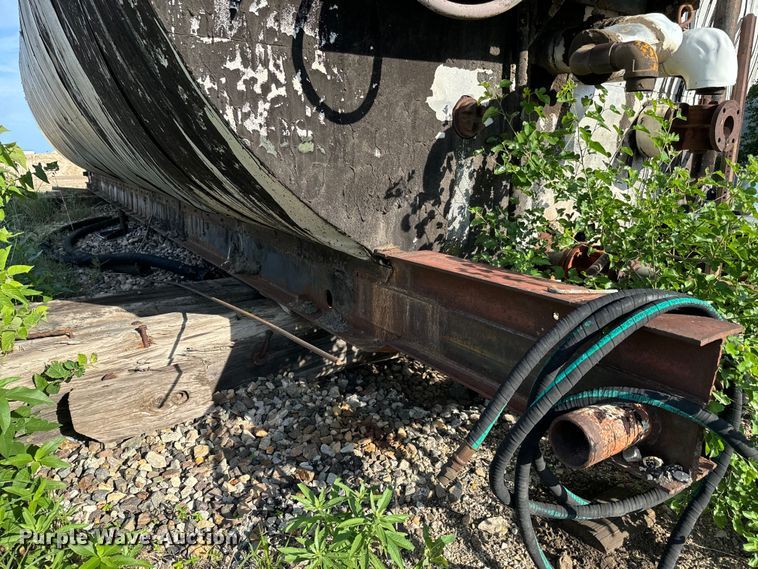 image for item NL9943 Liquid asphalt tank