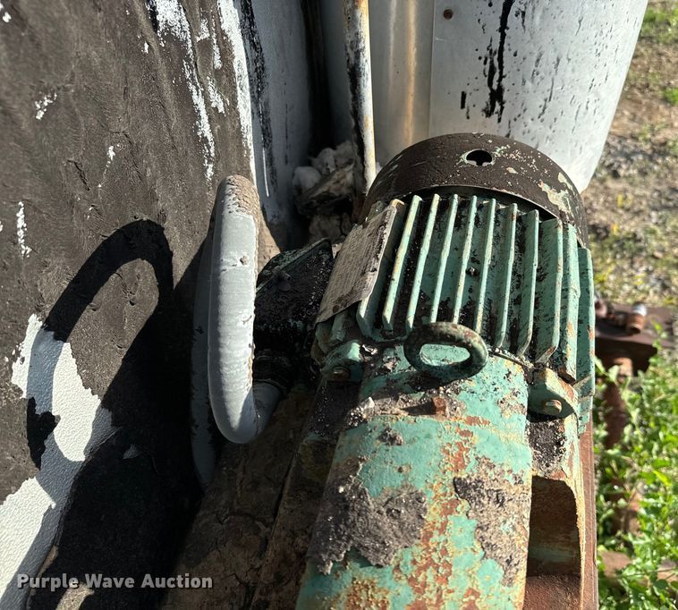 image for item NL9943 Liquid asphalt tank