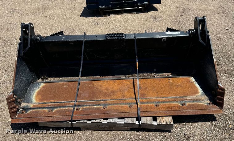 image for item NL9951 Kubota skid steer four-in-one bucket