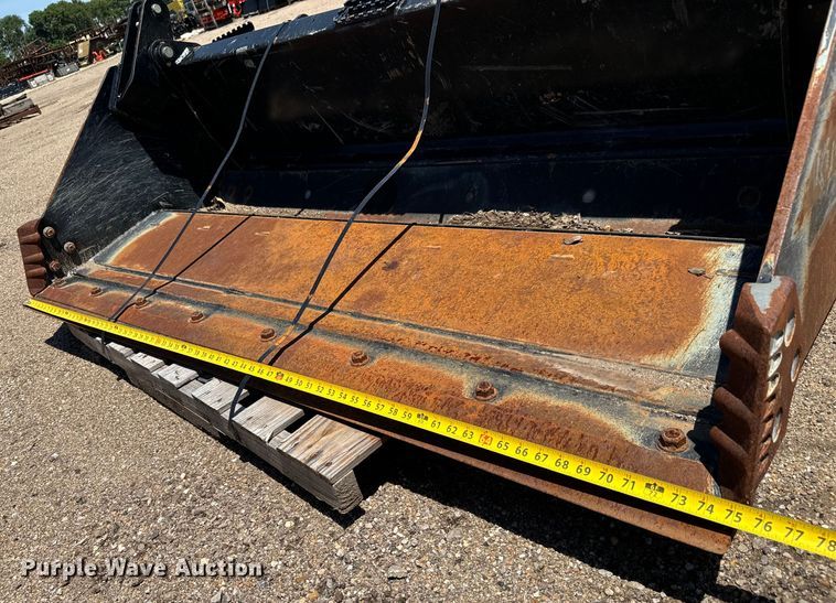 image for item NL9951 Kubota skid steer four-in-one bucket