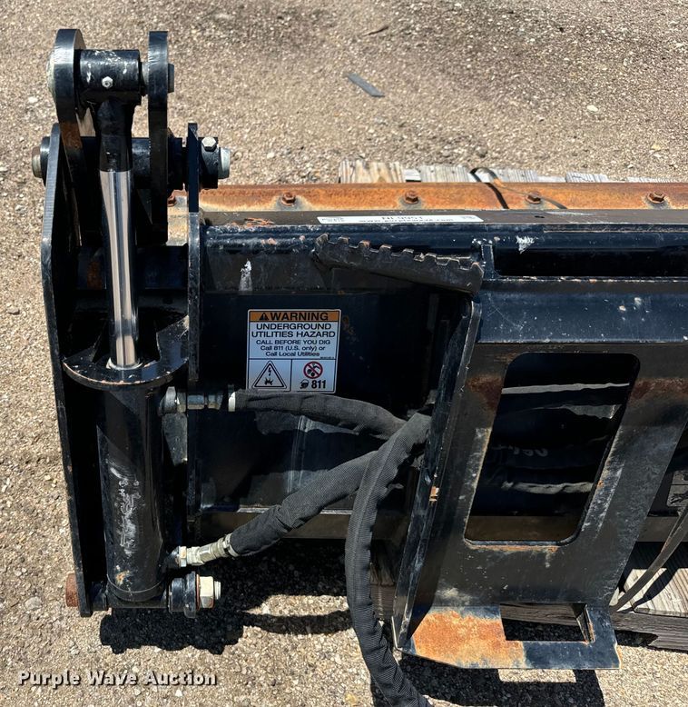 image for item NL9951 Kubota skid steer four-in-one bucket