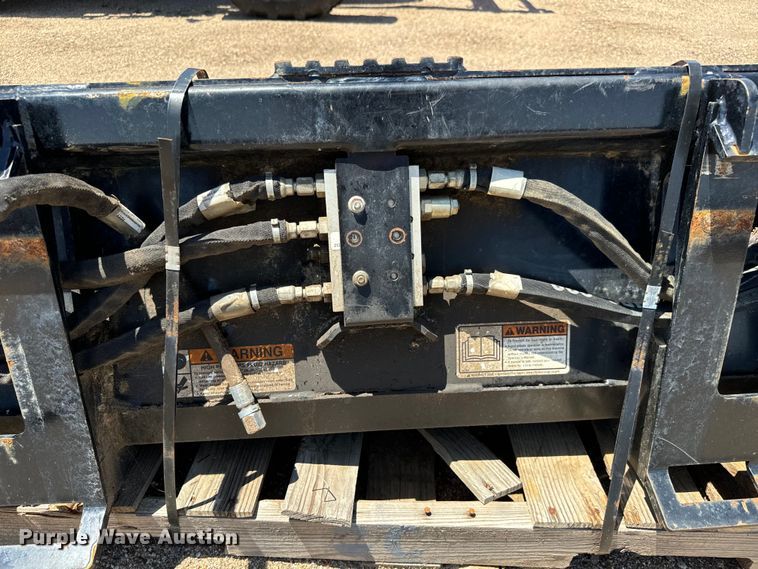 image for item NL9951 Kubota skid steer four-in-one bucket