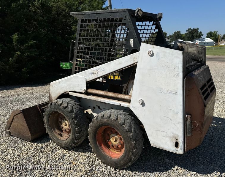 image for item NL9982 1983 Bobcat 743 skid steer loader