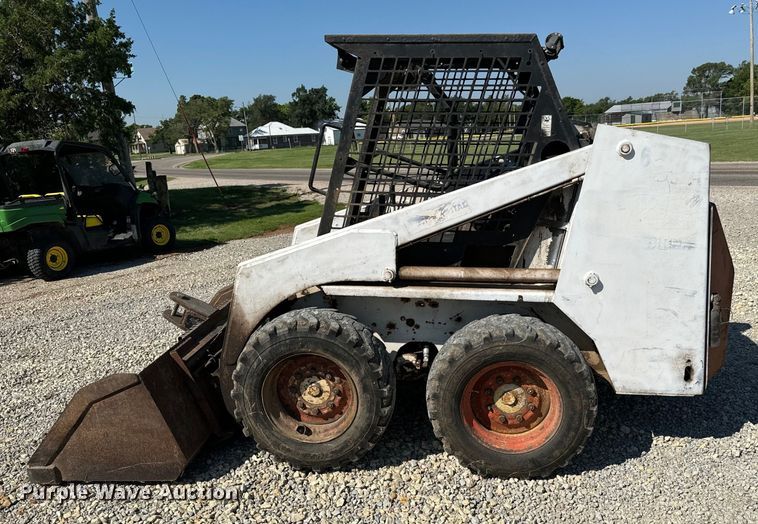 image for item NL9982 1983 Bobcat 743 skid steer loader