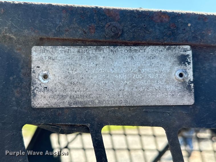 image for item NL9982 1983 Bobcat 743 skid steer loader