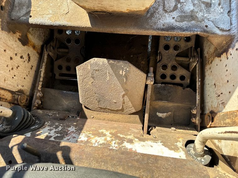 image for item NL9982 1983 Bobcat 743 skid steer loader