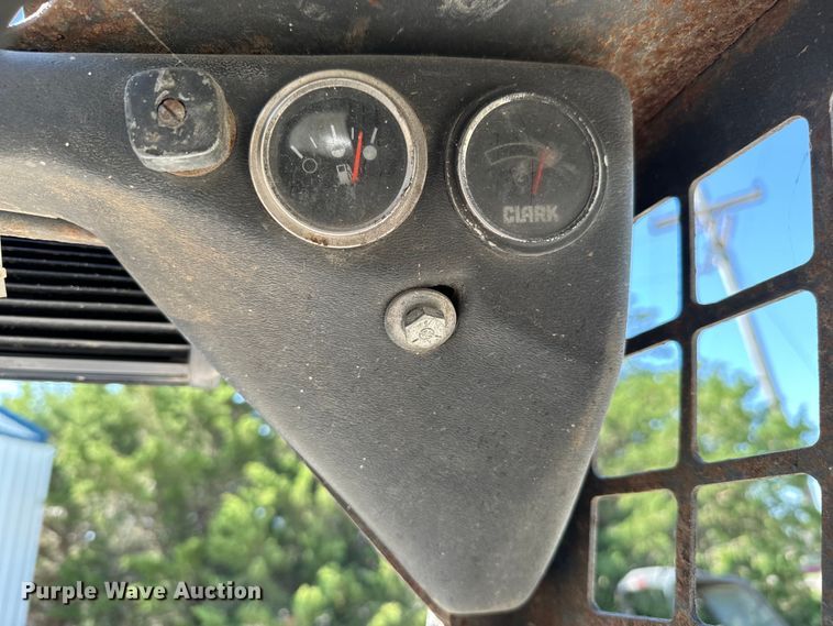 image for item NL9982 1983 Bobcat 743 skid steer loader