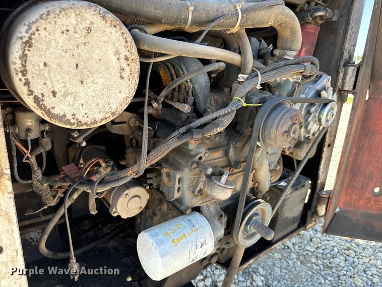 image for item NL9982 1983 Bobcat 743 skid steer loader