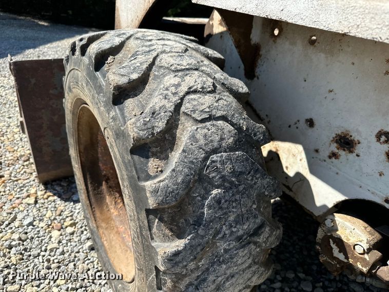 image for item NL9982 1983 Bobcat 743 skid steer loader