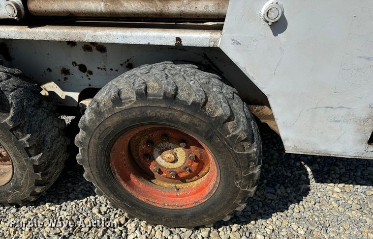 image for item NL9982 1983 Bobcat 743 skid steer loader
