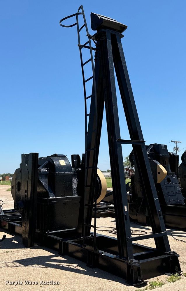 image for item NL9992 Lufkin TC320D  pump jack