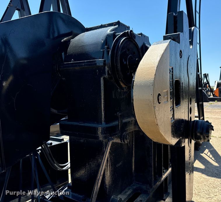 image for item NL9992 Lufkin TC320D  pump jack