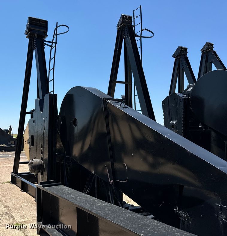 image for item NL9992 Lufkin TC320D  pump jack