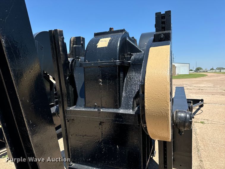 image for item NL9992 Lufkin TC320D  pump jack