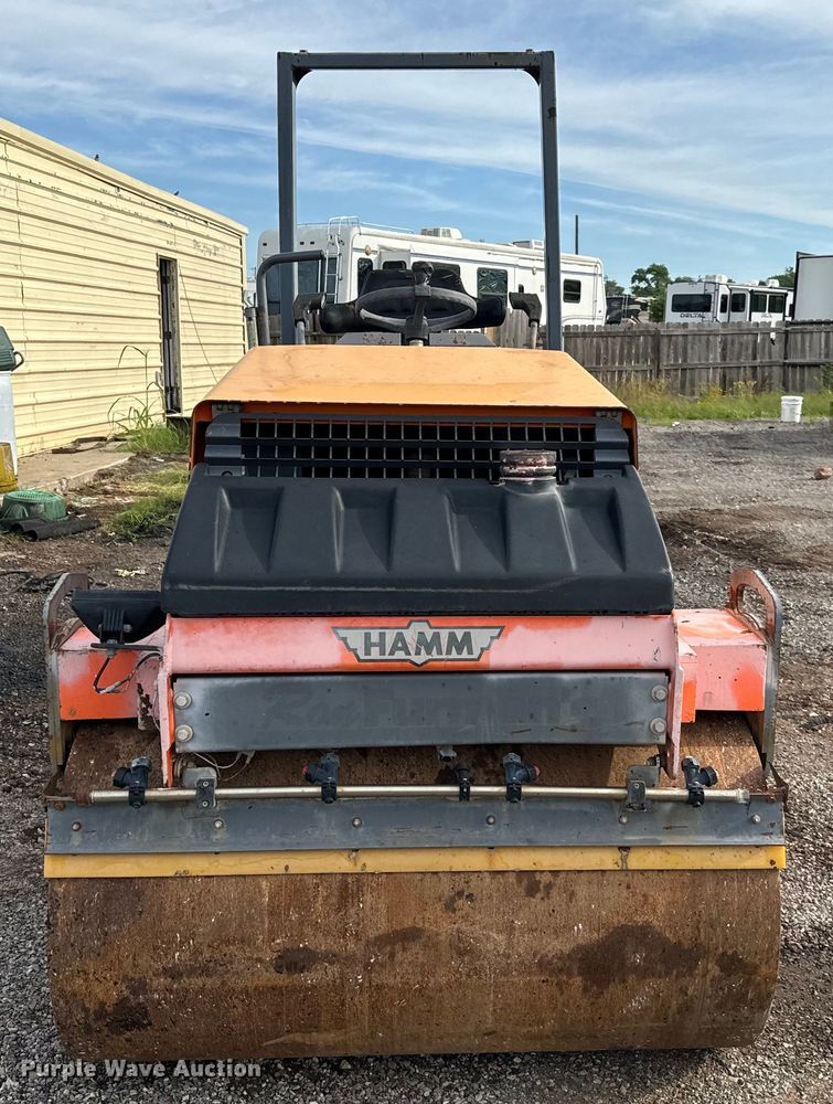 image for item NQ9569 Hamm HD13 double drum roller