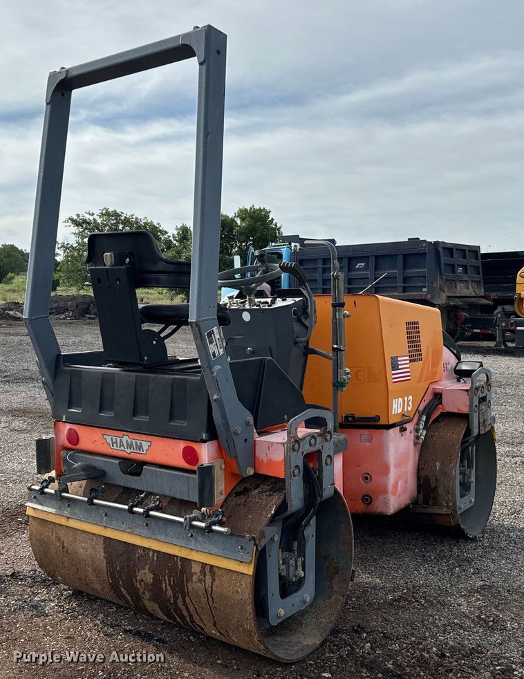 image for item NQ9569 Hamm HD13 double drum roller