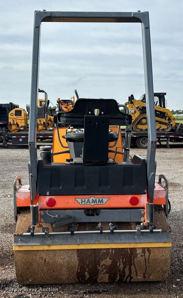 image for item NQ9569 Hamm HD13 double drum roller