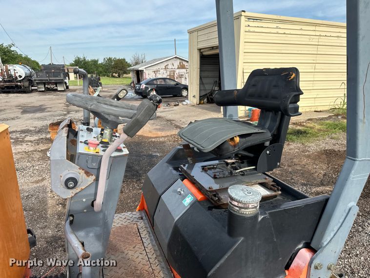 image for item NQ9569 Hamm HD13 double drum roller