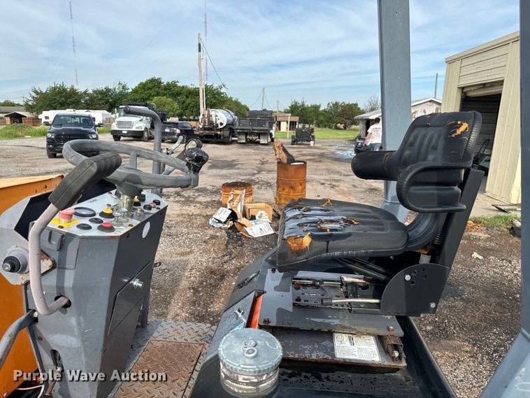 image for item NQ9569 Hamm HD13 double drum roller