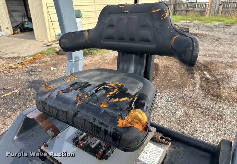 image for item NQ9569 Hamm HD13 double drum roller