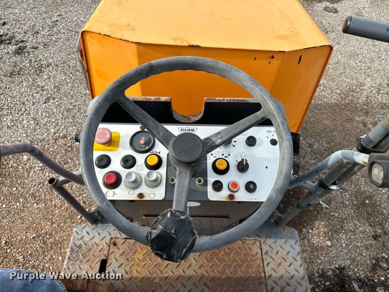 image for item NQ9569 Hamm HD13 double drum roller