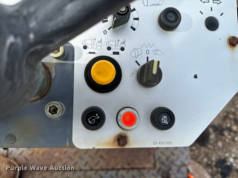 image for item NQ9569 Hamm HD13 double drum roller