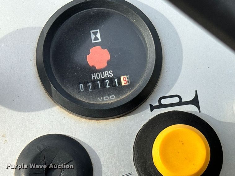 image for item NQ9569 Hamm HD13 double drum roller