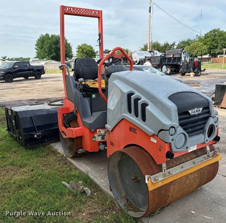 image for item NQ9570 2011 Hamm HD10C double drum roller