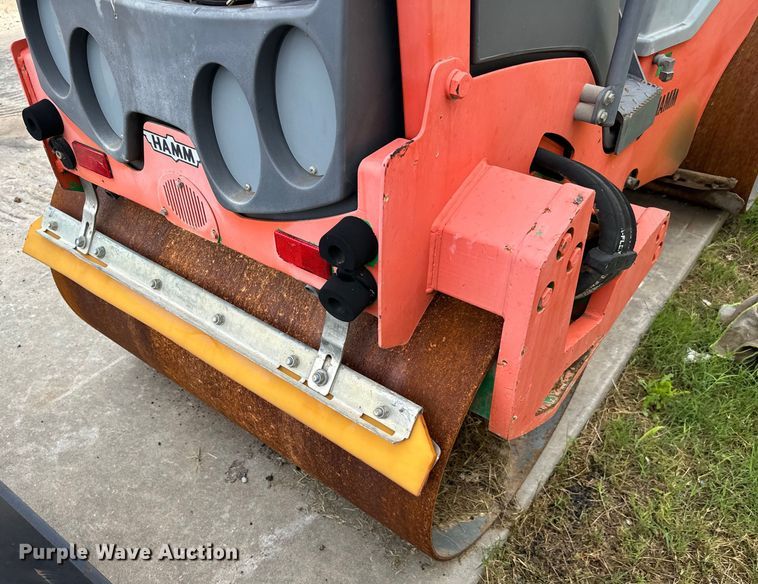 image for item NQ9570 2011 Hamm HD10C double drum roller