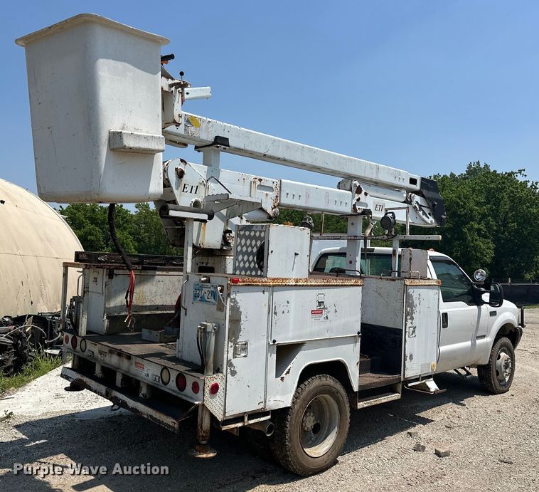 image for item NR9910 2003 Ford F350 Super Duty bucket truck