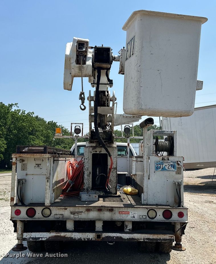 image for item NR9910 2003 Ford F350 Super Duty bucket truck