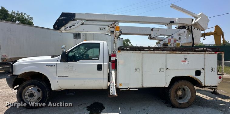image for item NR9910 2003 Ford F350 Super Duty bucket truck