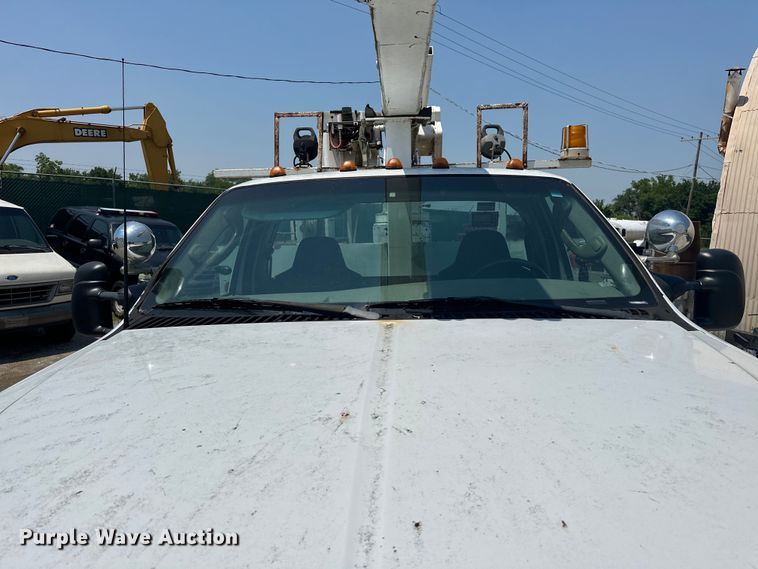 image for item NR9910 2003 Ford F350 Super Duty bucket truck