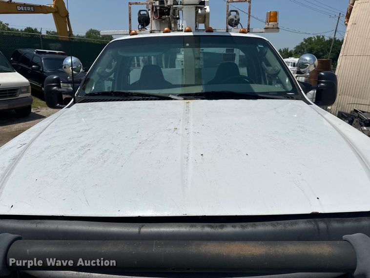 image for item NR9910 2003 Ford F350 Super Duty bucket truck